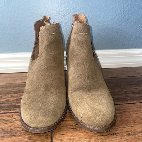 Olive taupe suede leather booties ankle boots heels - Picture 2 of 12